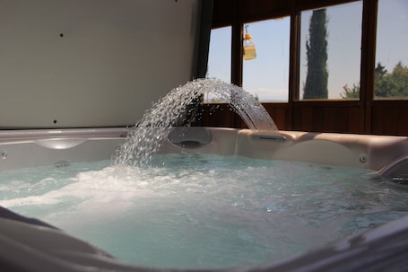 Bañera de hidromasaje interior
