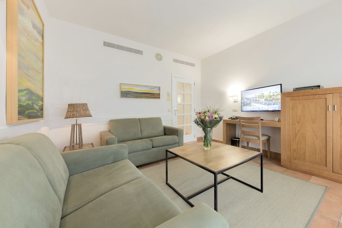 Habitación doble superior | Caja fuerte, cortinas opacas, wifi gratis y ropa de cama