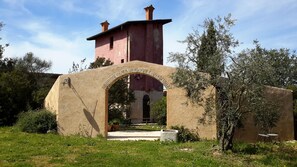 Exterior - La Torre Rossa (Itri)