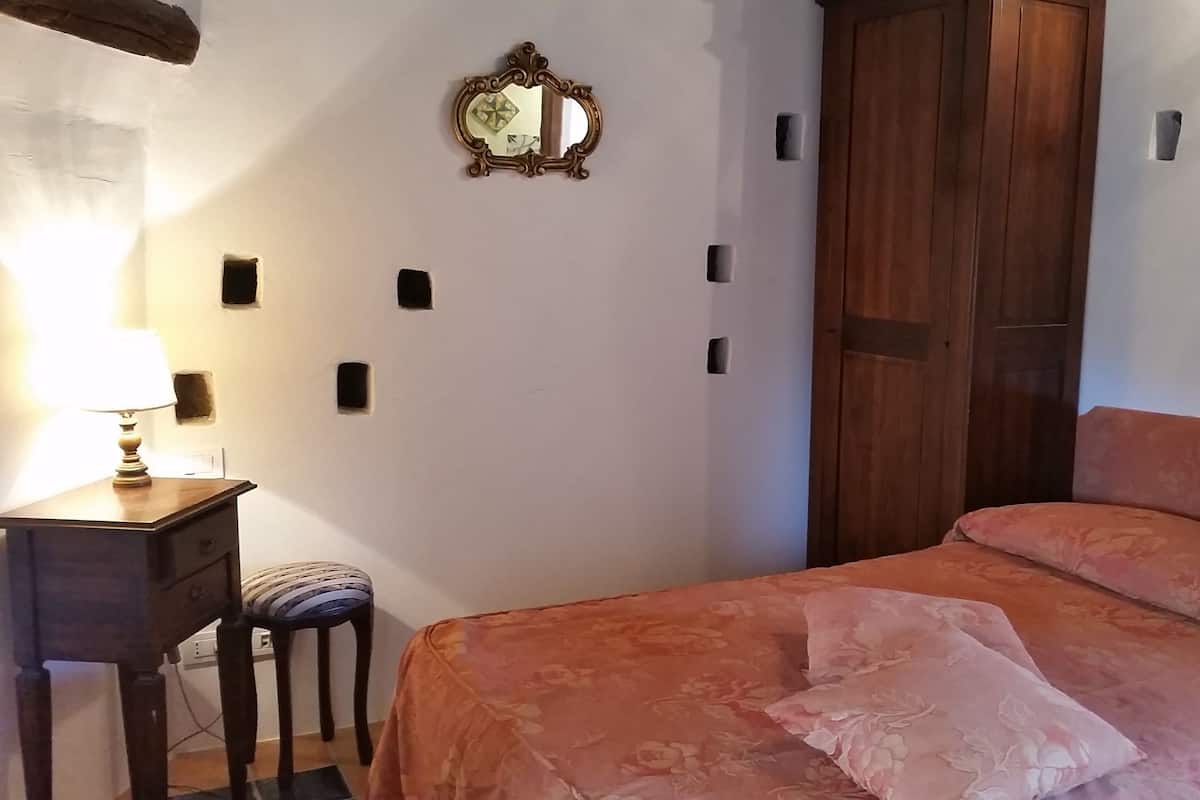Panorama kamer, uitzicht op heuvels (Torre 2) | 1 slaapkamer, een bureau, beddengoed