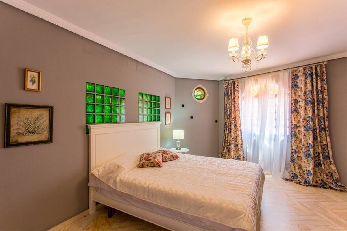 Apartment, 3 Bedrooms (with stained glass bedroom 4) | Minibar, free cribs/infant beds, free WiFi, bed sheets