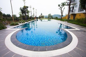 Hồ bơi ngoài trời 