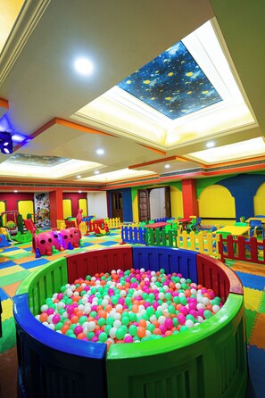 Zona de jocs infantil: coberta