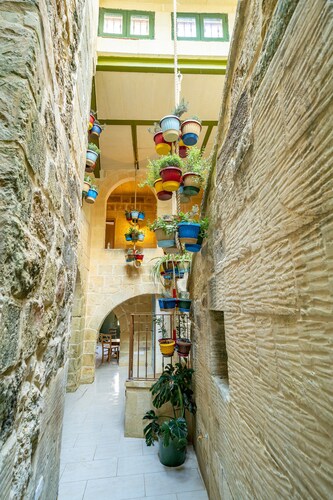 Ta' Pinu B&B