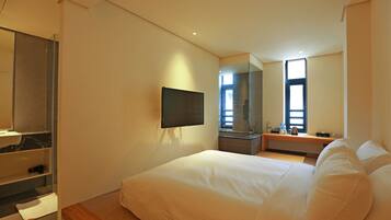 Doppia Economy | Copriletto in piuma, tende oscuranti, Wi-Fi gratuito, lenzuola