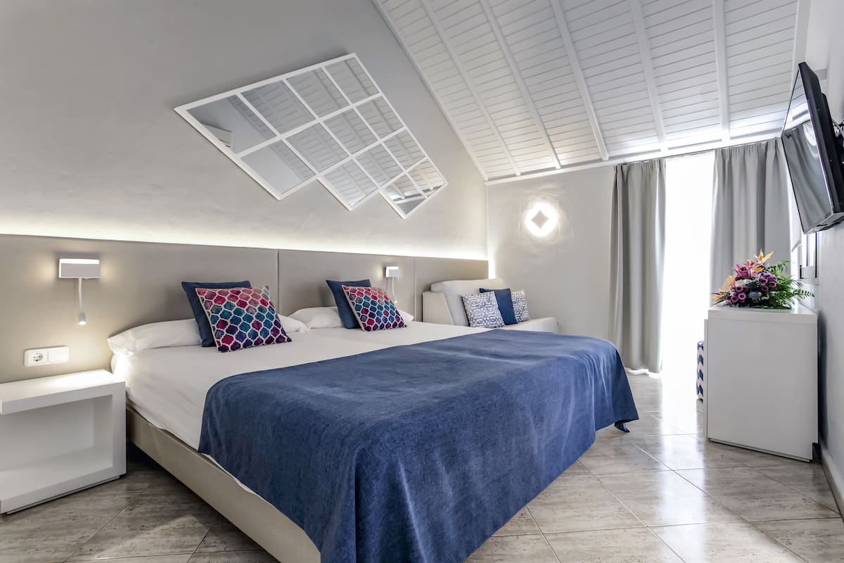 Een kluis op de kamer, verduisterende gordijnen, gratis wifi, beddengoed