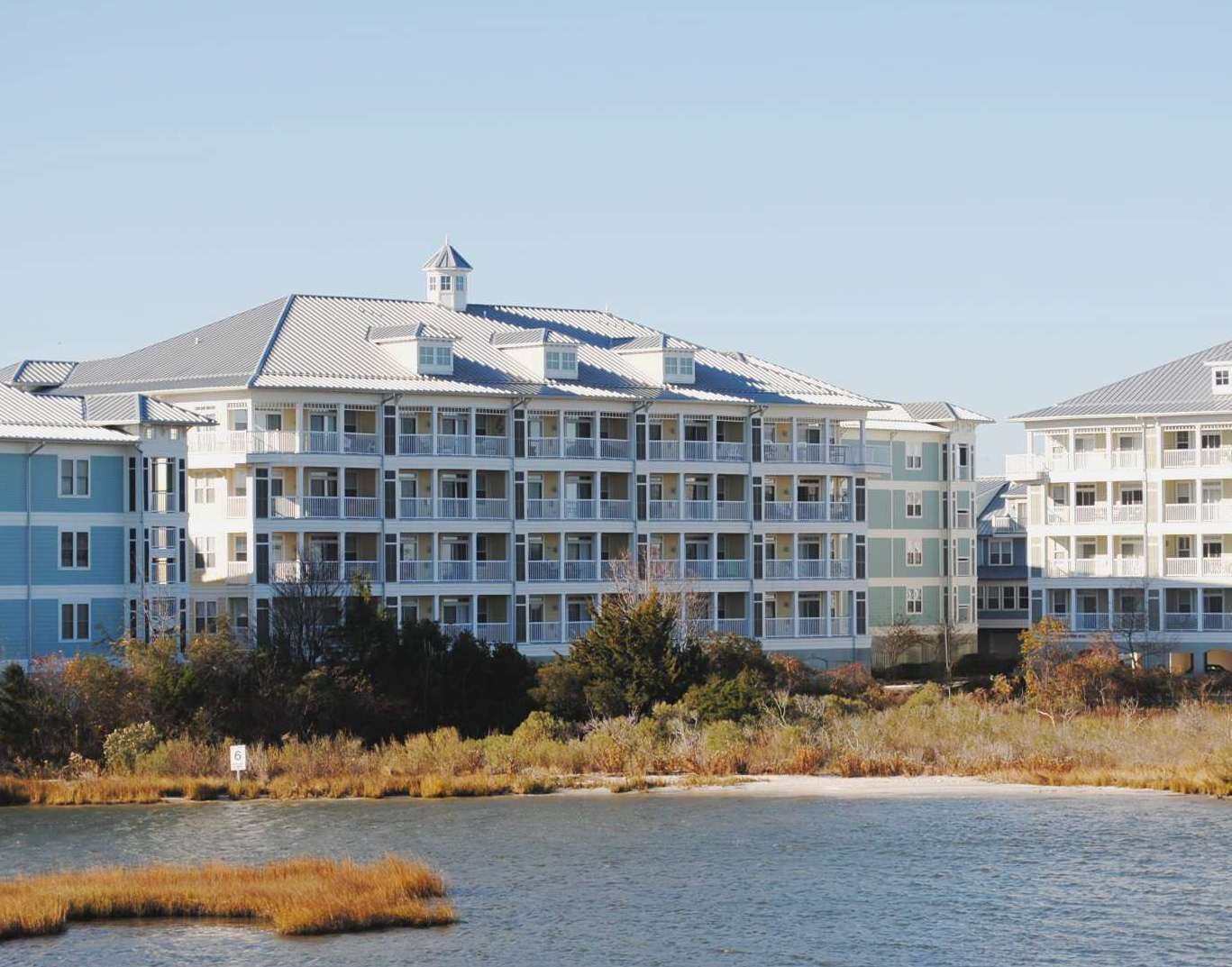 Lovely Luxury 3 Bedroom Condo With WiFi In Gated Community On Bayside With Indoor/Outdoor Pools, Private Beaches, Restaurant, And More Just Ten Minutes From Beach!