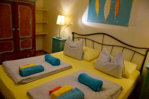 Leilighet – premium, sjøutsikt | 1 soverom, skrivebord, wi-fi (inkludert) og sengetøy