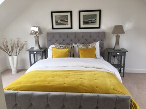 3 chambres, fer et planche à repasser, Wi-Fi, draps fournis