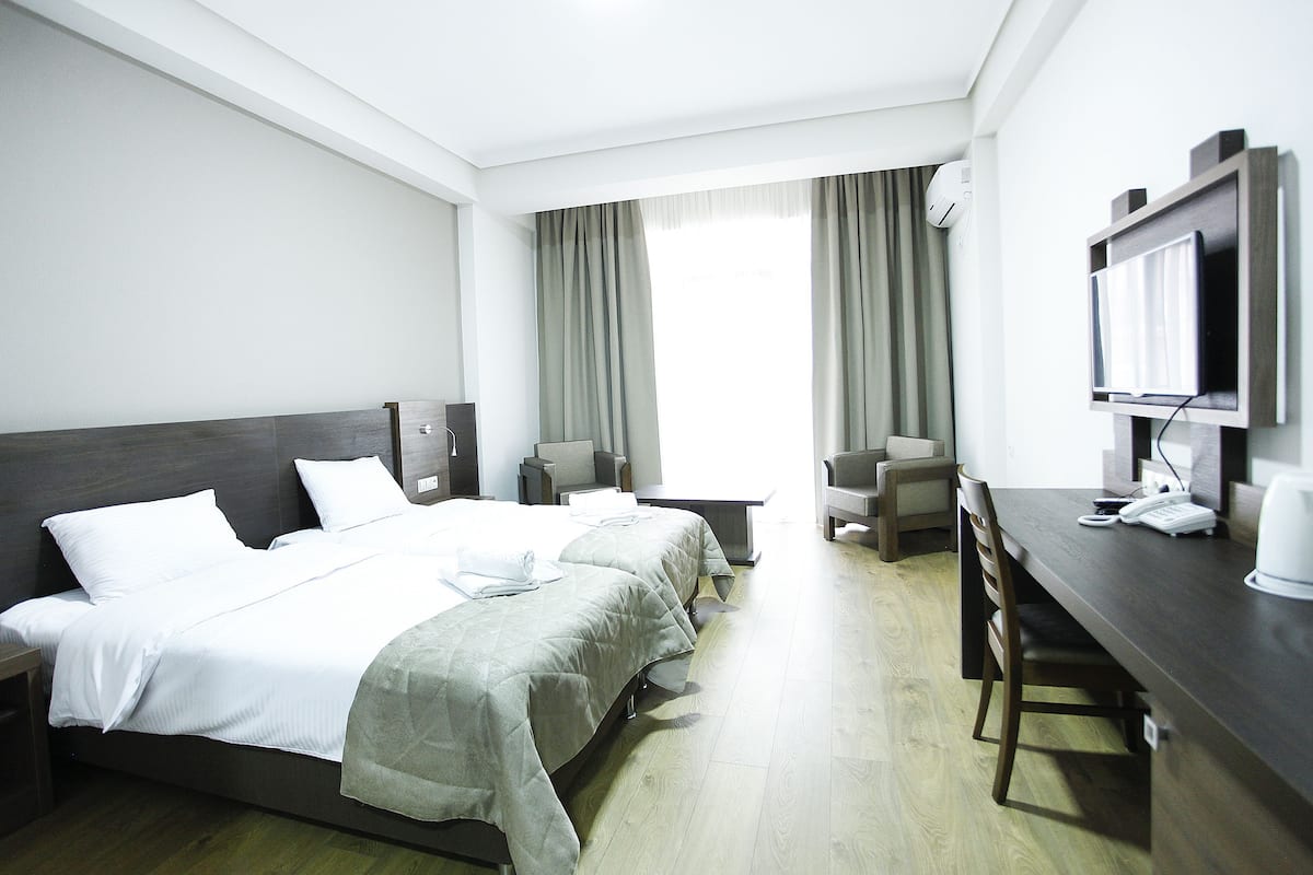 Deluxe Double Room | In-room safe, desk, blackout drapes, soundproofing