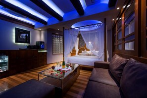 Premium bedding, in-room safe, blackout curtains, soundproofing - Hotel Dior7 - Adults Only (Hamamatsu)