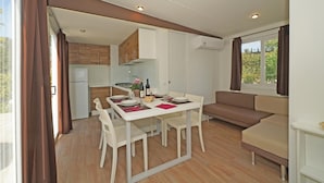 บ้านเคลื่อนที่, 2 ห้องนอน | ห้องนั่งเล่น