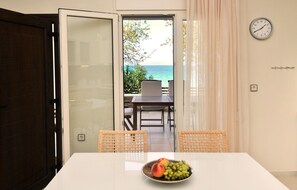 Apartment, Garden Area | Private kitchen