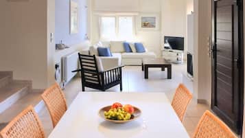 Apartment, Garden Area | Private kitchen | Full-sized fridge, oven, stovetop, dishwasher
