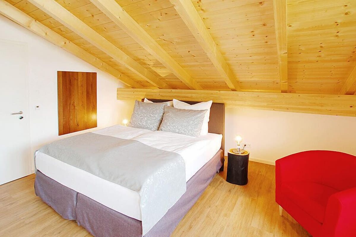 Apartment (#5 Studio) | Iron/ironing board, free cribs/infant beds, rollaway beds, free WiFi