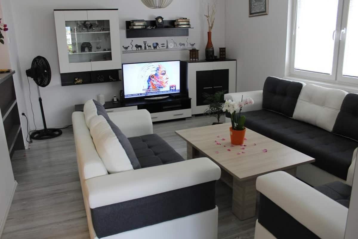 Leilighet – deluxe (7) | Oppholdsområde | LCD-TV