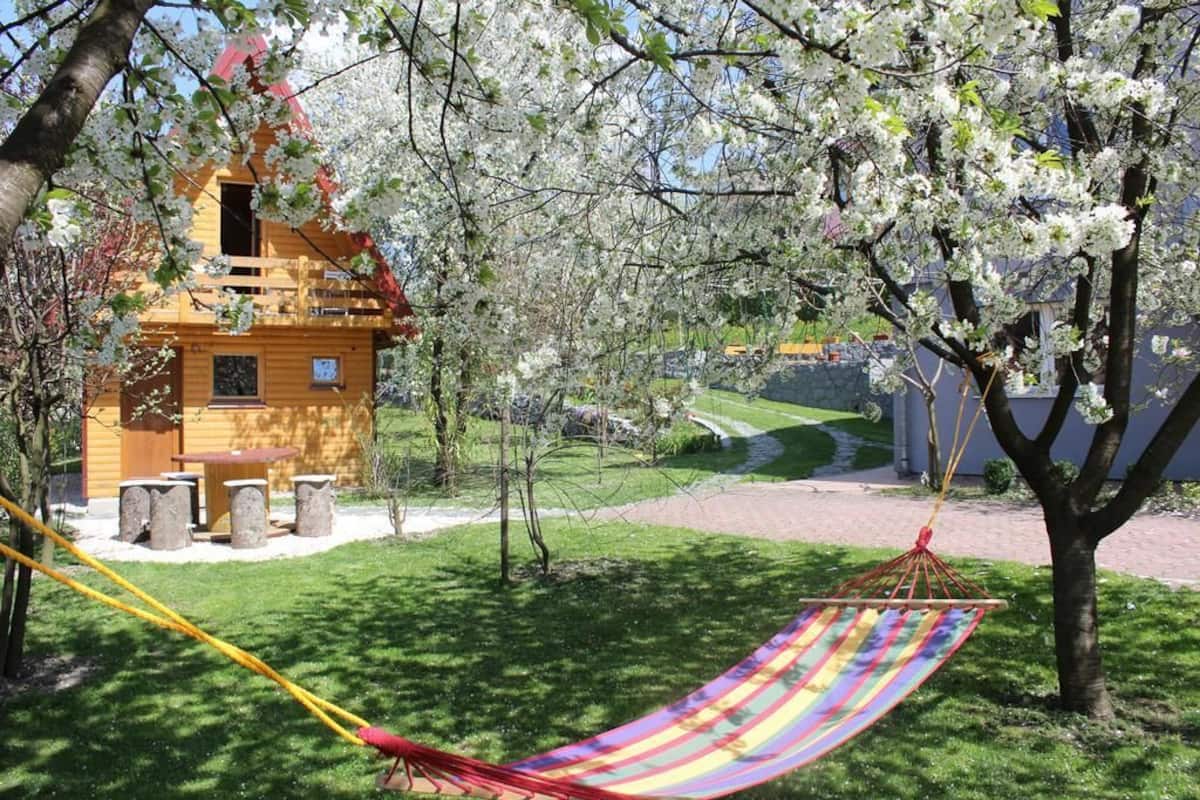 Log Cabin Basta | Hageutsikt