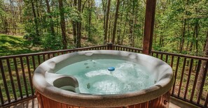 Bañera de hidromasaje al aire libre