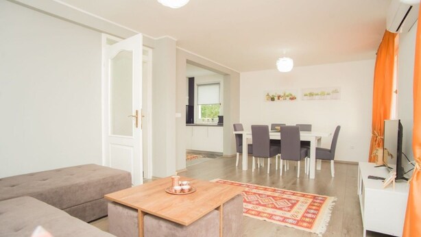 House | Living area | Smart TV - Garden Lux Sarajevo (Sarajevo)