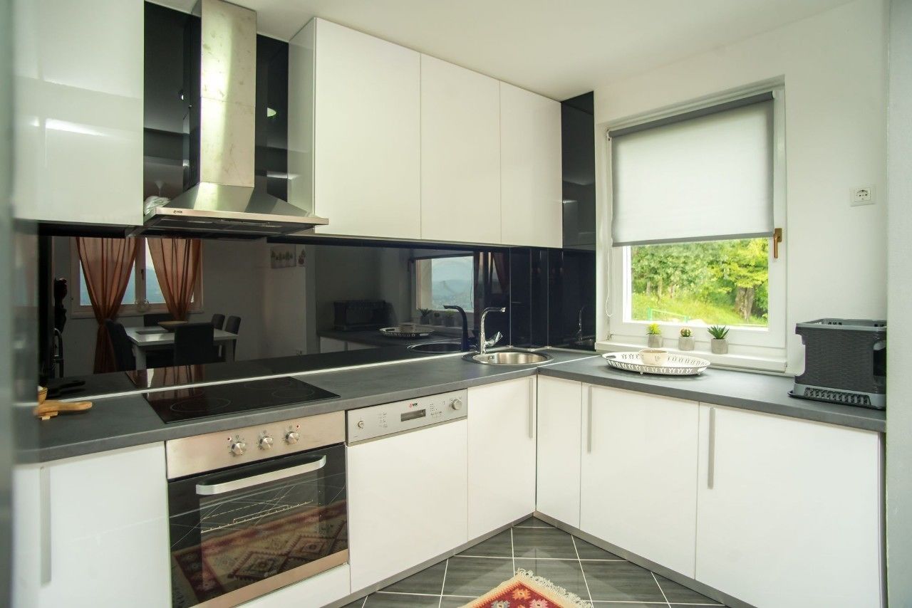 House | Private kitchen | Microwave, oven, stovetop, dishwasher