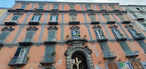 Front of property - Spanish Palace Rooms, Apartment & Terrace (Naples)