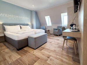 Comfort Double Room | Free minibar, desk, iron/ironing board, free WiFi - DORMERO Hotel Wilhelmshaven (Wilhelmshaven)