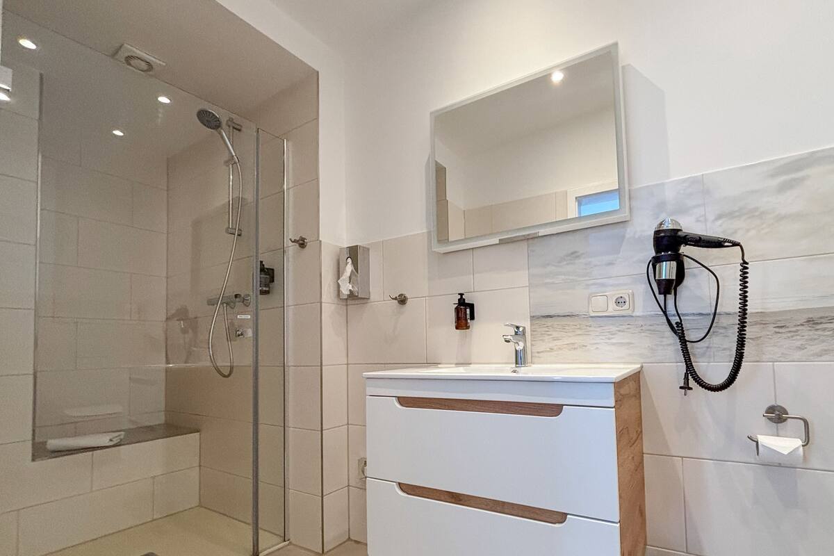 comfort double room | bathroom | free toiletries, hair dryer, towels, soap