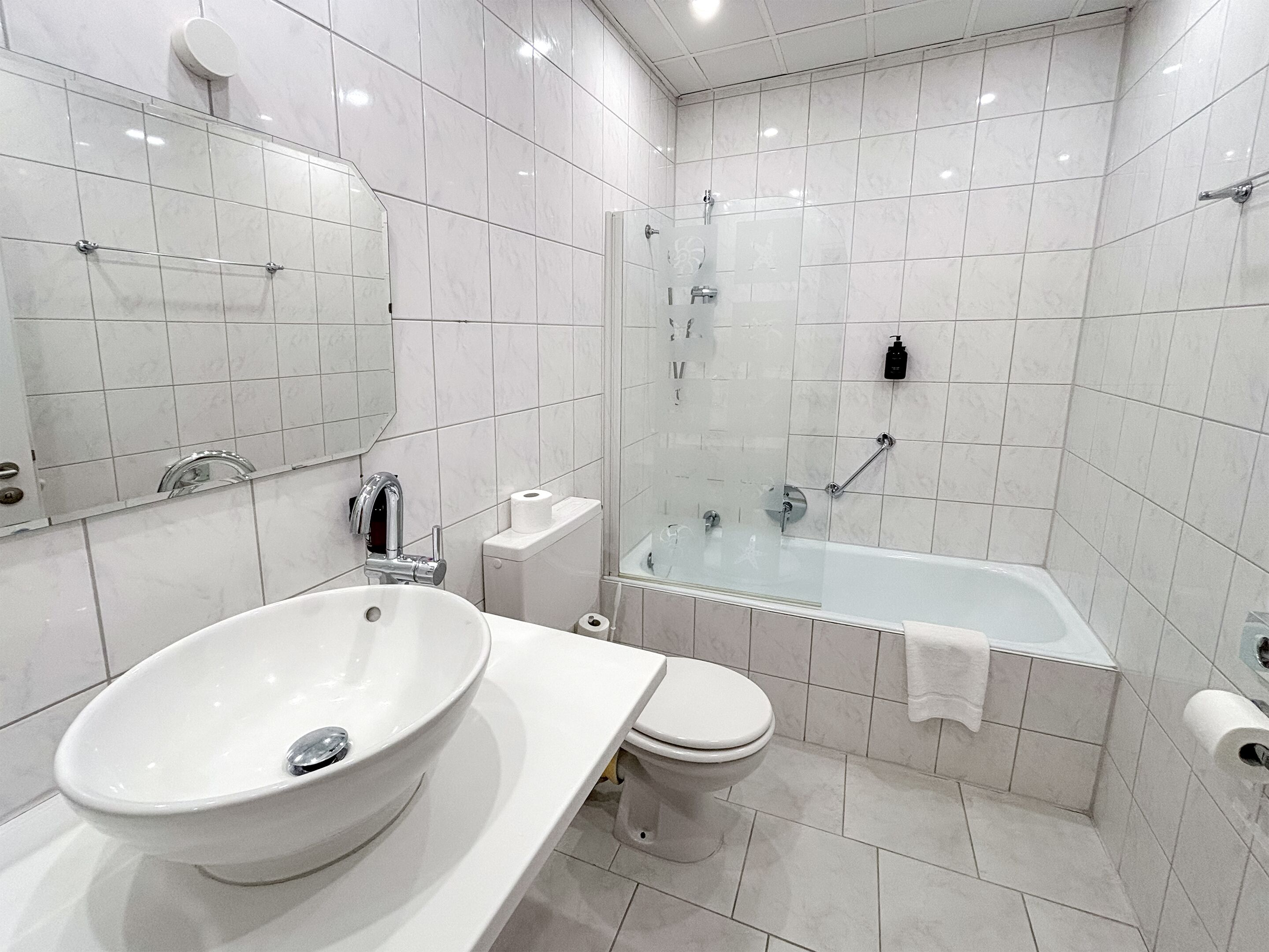 single room | bathroom | free toiletries, hair dryer, towels, soap