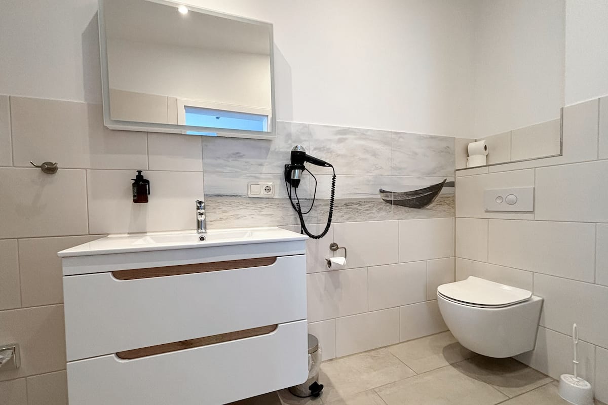 comfort double room | bathroom | free toiletries, hair dryer, towels, soap