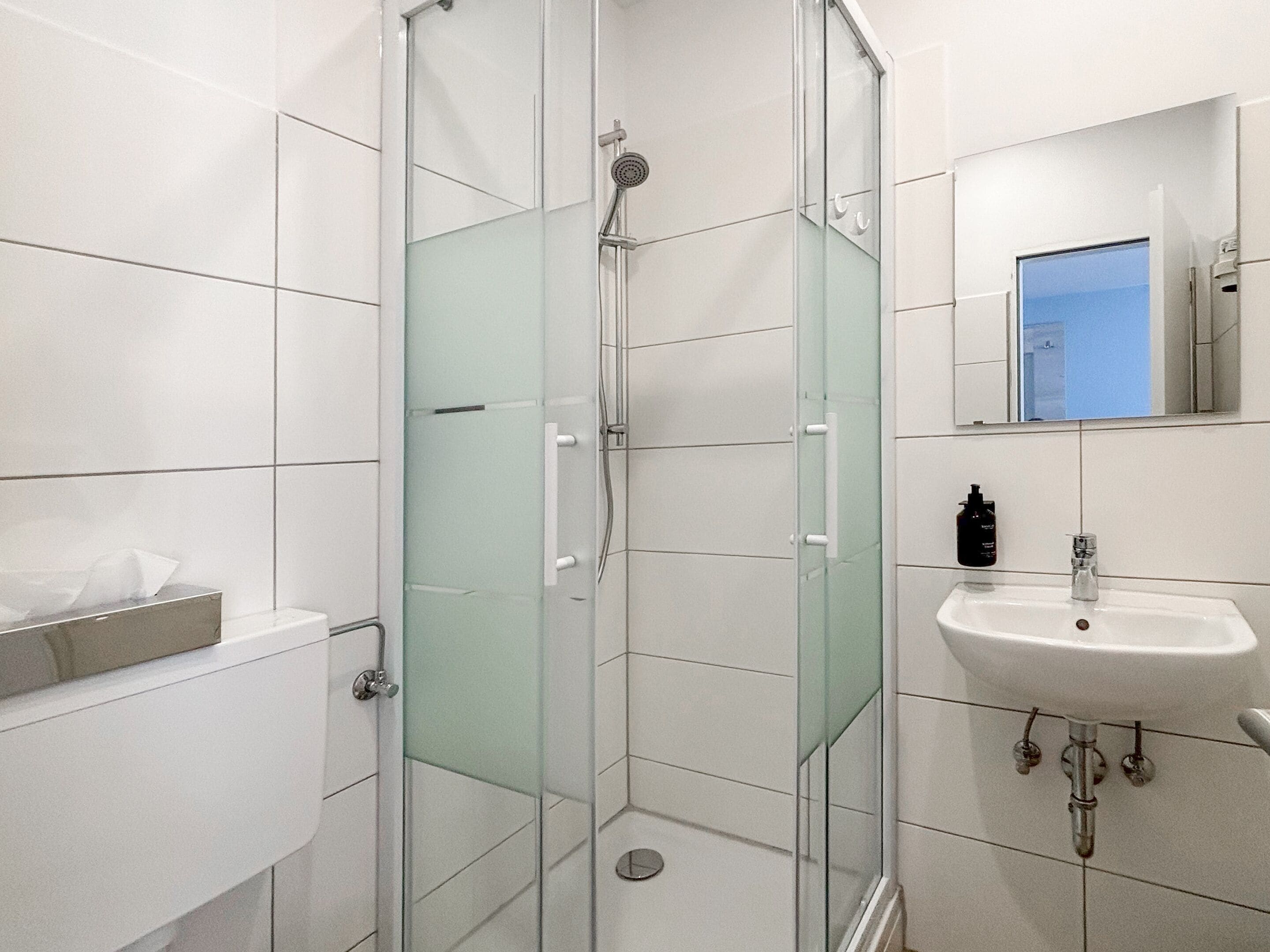 standard double room | bathroom | free toiletries, hair dryer, towels, soap