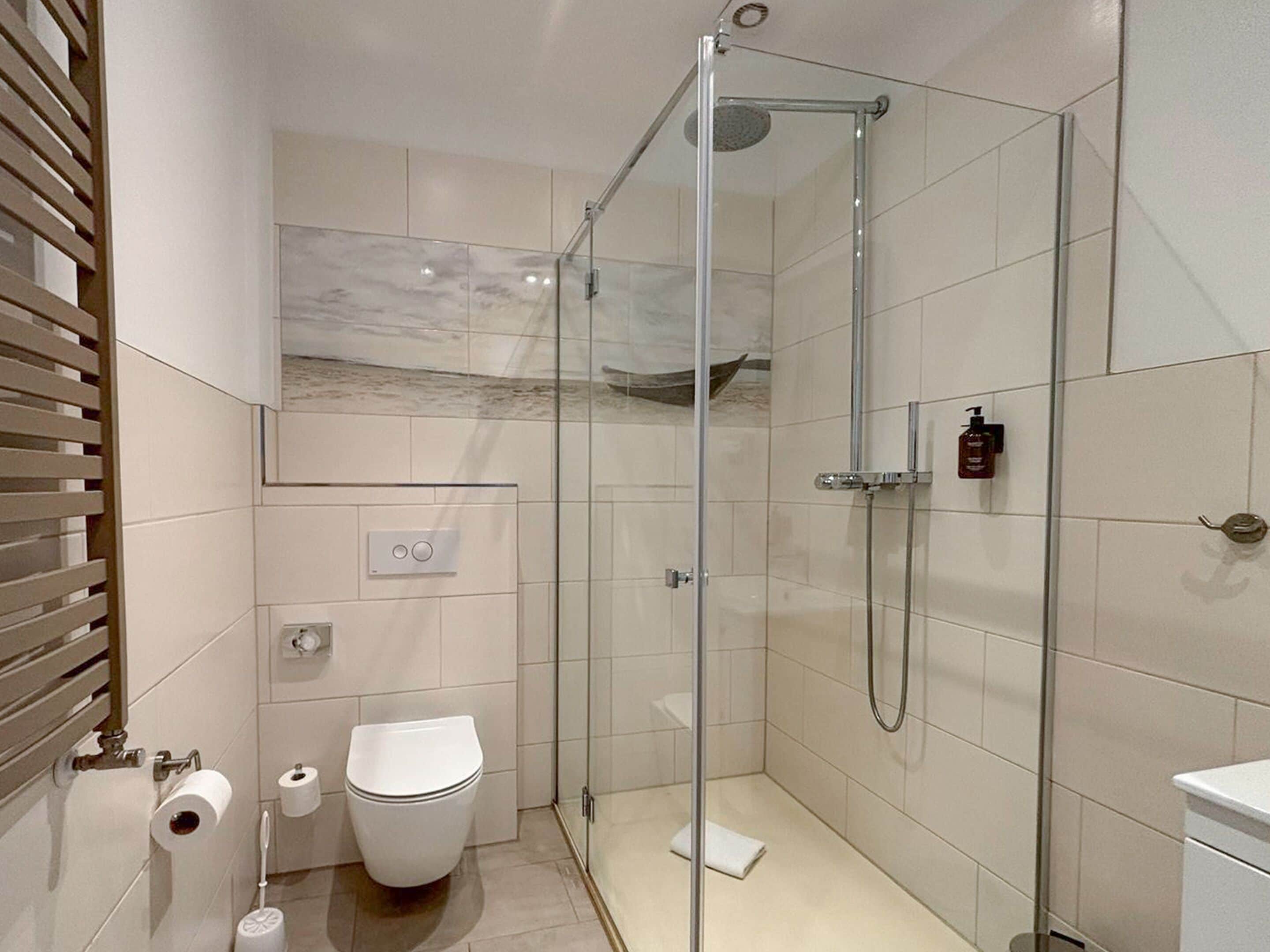 standard double room | bathroom | free toiletries, hair dryer, towels, soap