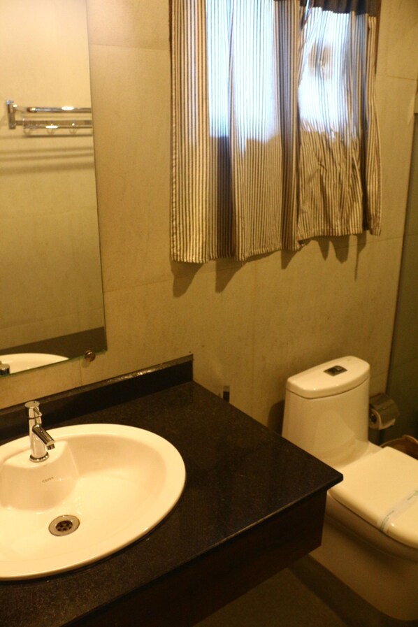 Bathroom - Logan Camp Ooty (Ootacamund)