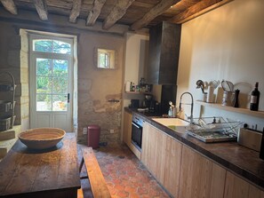 Fridge, microwave, oven, stovetop - Magnificent Périgord house with its lauze roof (Cénac-Et-Saint-Julien)