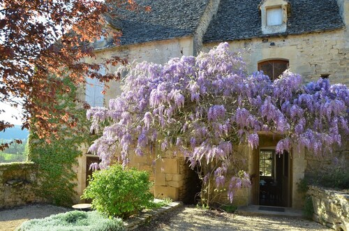 Magnificent Périgord house with its lauze roof