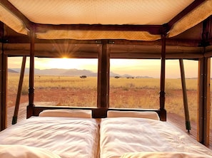 In-room safe, desk, bed sheets