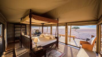 In-room safe, desk, bed sheets