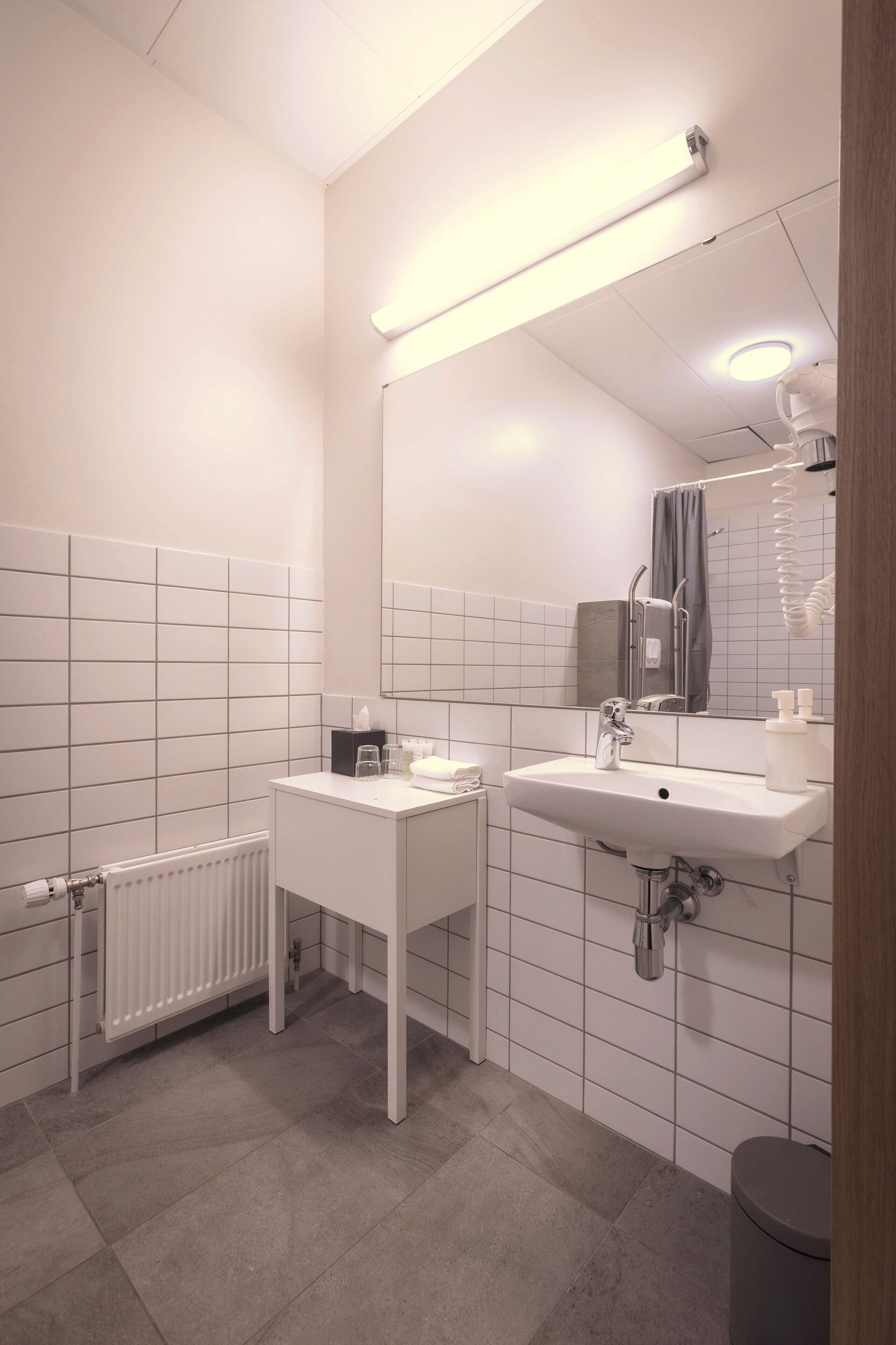 double or twin room, private bathroom | bathroom | shower, free toiletries, hair dryer, towels