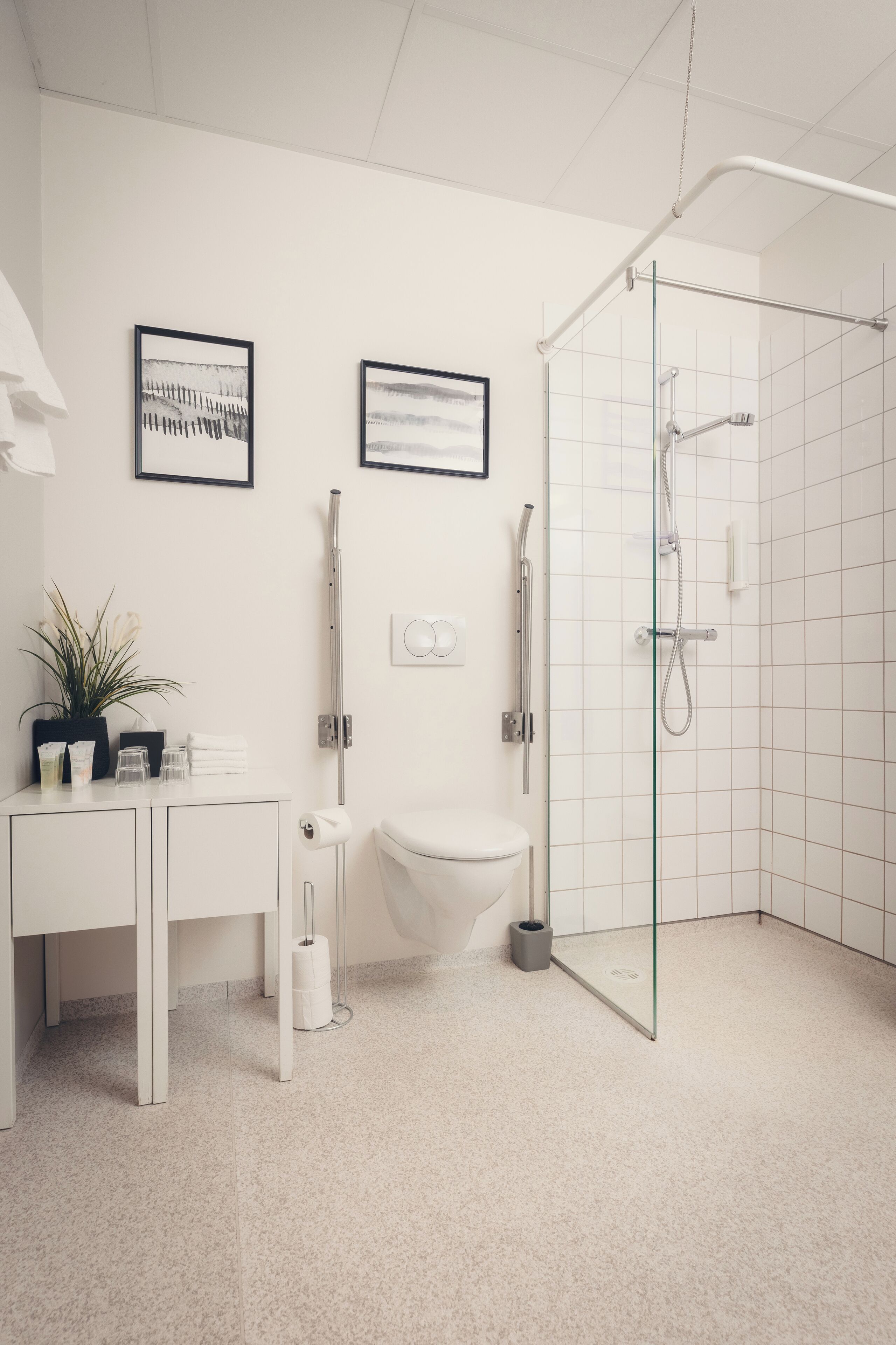 quadruple room, private bathroom | bathroom | shower, free toiletries, hair dryer, towels