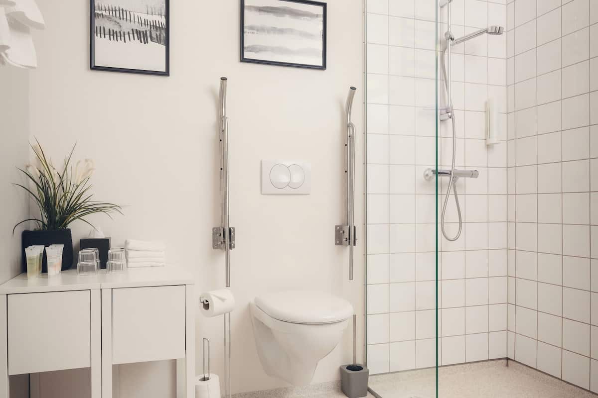 quadruple room, private bathroom | bathroom | shower, free toiletries, hair dryer, towels