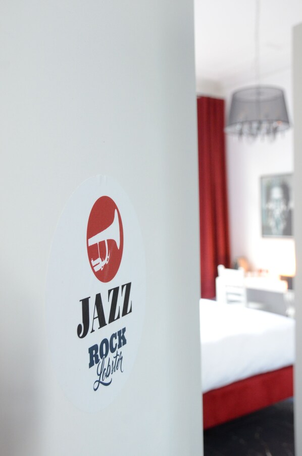A wall with a logo that reads "JAZZ ROCK Lisbon".
