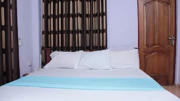 Suite ejecutiva | Escritorio, cortinas blackout, wifi gratis y ropa de cama