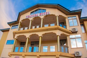 Mặt tiền nơi lưu trú