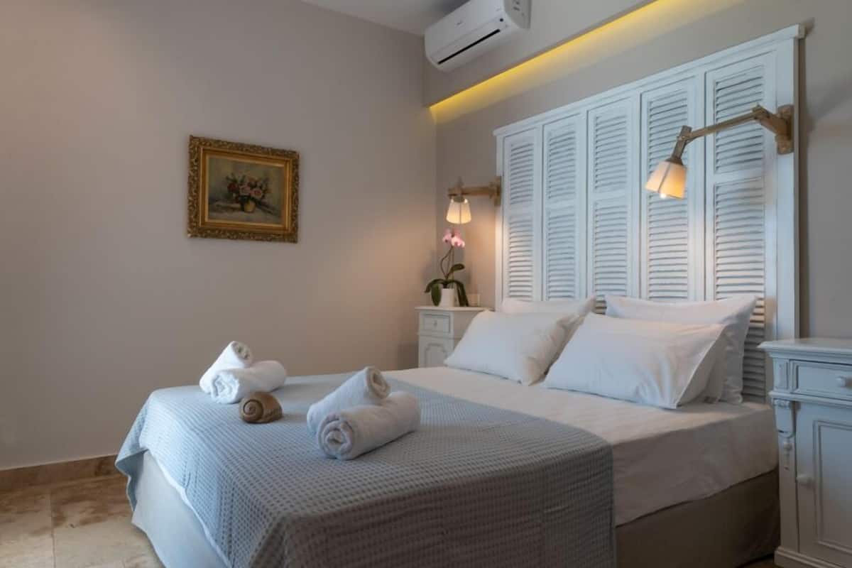 Suite Deluxe, 1 habitación, vistas al mar | 1 dormitorio, caja fuerte, sistema de insonorización y cunas gratuitas