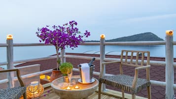 Suite, vista al mar | Terraza o patio