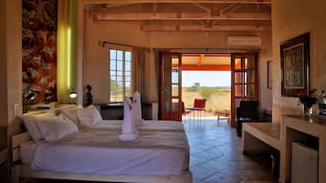 Chalet | In-room safe, desk, blackout drapes, rollaway beds