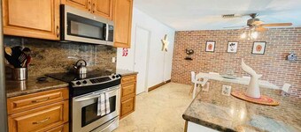 4BR Waterfront Pool, Dock & Ocean Access. Fort Lauderdale close to Miami