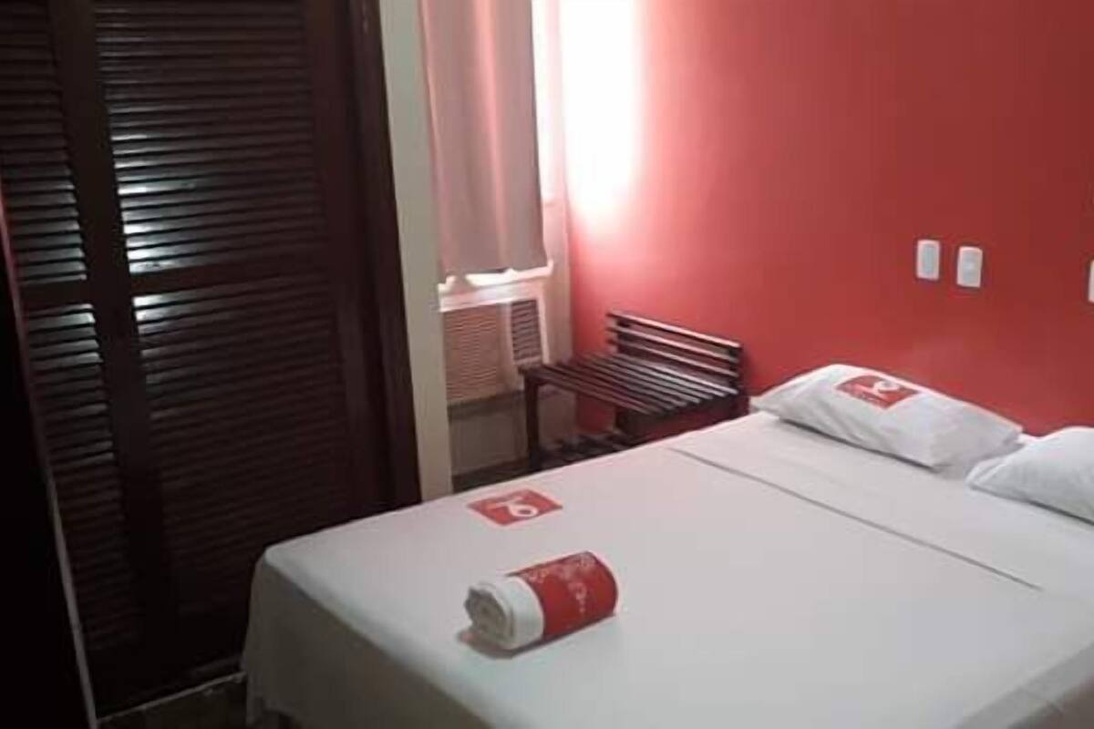 Premium bedding, minibar, desk, soundproofing