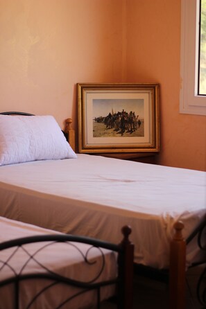 Free WiFi, bed sheets