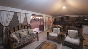 Unclassified image, 4 of 20, button - Acacia Migration Camp Kogatende (Serengeti)