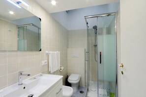 Apartment, 1 Bedroom | Bathroom | Shower, rainfall showerhead, hair dryer, bidet - Pellegrino - WR Apartments (Rome)